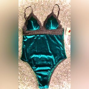 SM- Velvet turquoise/blue teddy with black lace